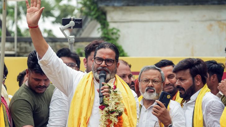 https://salarnews.in/public/uploads/images/newsimages/maannewsimage03082026_182352_prashant kishor (1).jpg